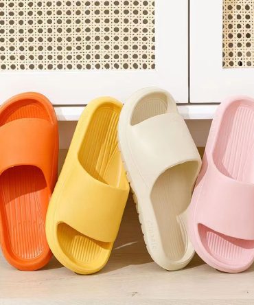 Summer Indoor Slippers Home Men's Slippers Non-slip Flats Women's Sandals Couple Shoes Comfortable Bathroom Slippers for Women