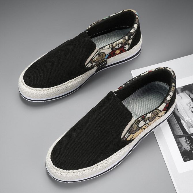 2023 New Men's Breathable Slip-on Casual Shoes Fashion Low-top Slip-on Canvas Shoes Comfortable and Lightweight Men's Shoes - Image 2
